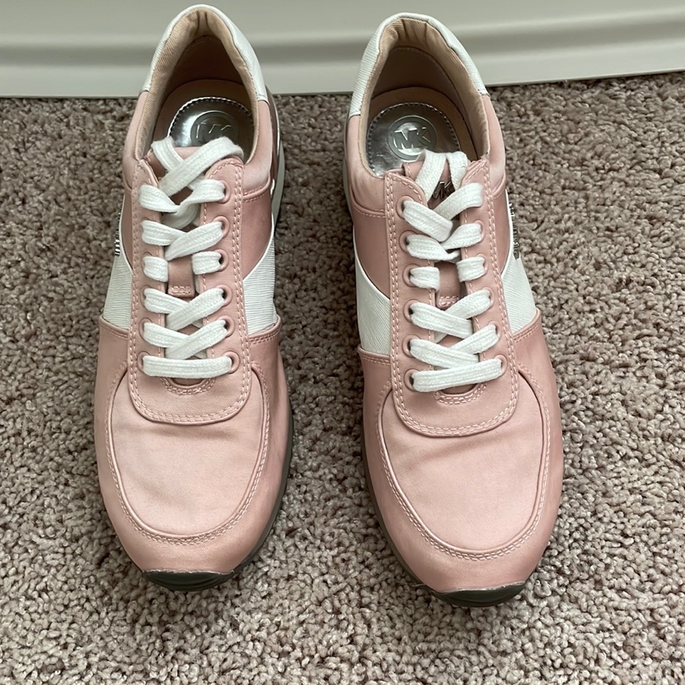 Michael Kors. Size 7.